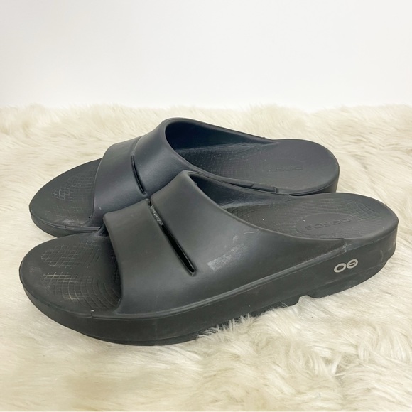 Oofos Ooahh Black Rubber Slides Size 8 - Picture 4 of 7